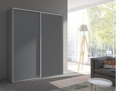 Szafa przesuwna dwudrzwiowa z drążkiem i półkami. Trwała i praktyczna szafa 204cm szara